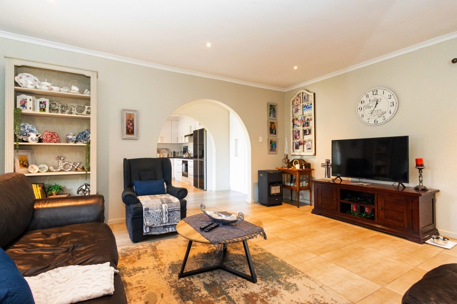 4 Bedroom Property for Sale in Stellenridge Western Cape
